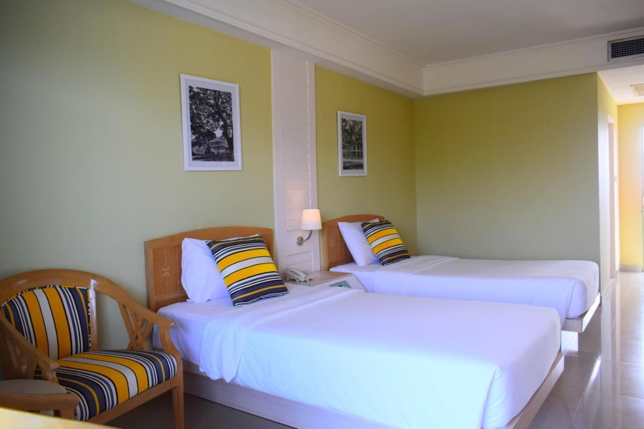 Seapine Beach Golf And Resort Hua Hin Ban Khao Takiap Exterior foto